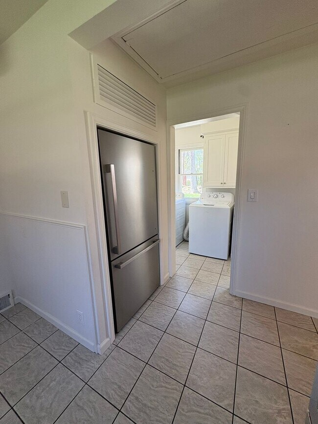 Building Photo - 24975 Franklin Park Dr