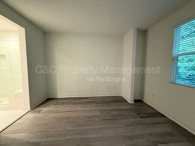 Building Photo - 374 Hansen Ter