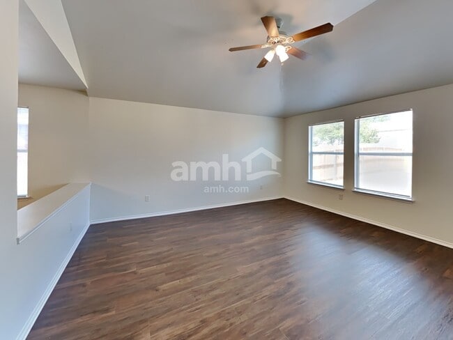 Building Photo - 9109 King Ranch Dr