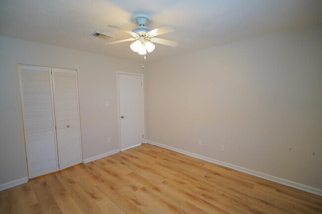 Building Photo - 1303 Airport Dr