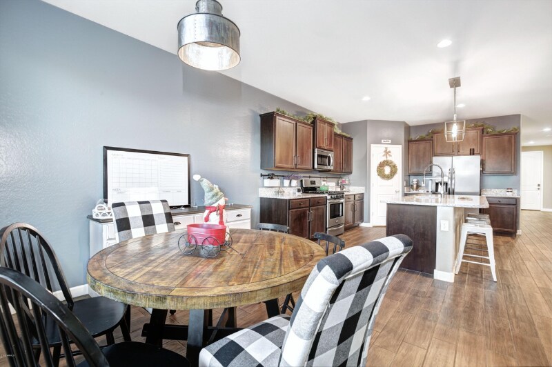 Building Photo - 814 W Santa Gertrudis Trail