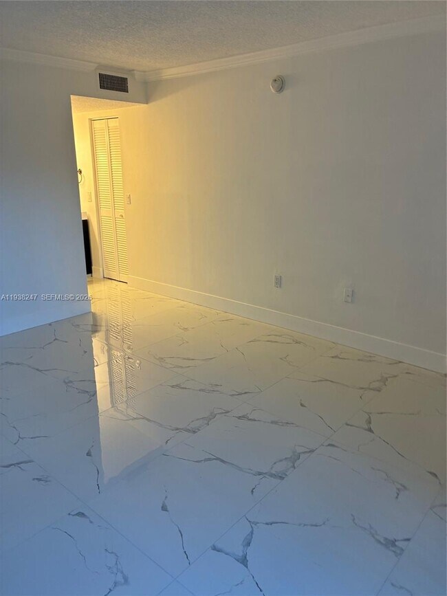 Building Photo - 9040 SW 125th Ave