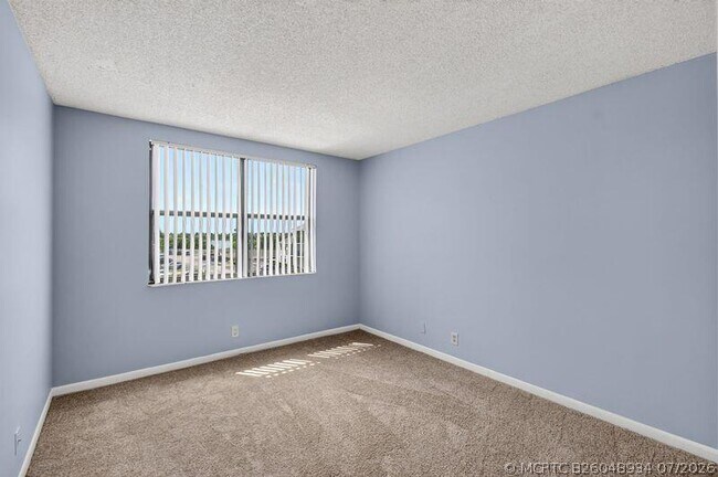 Building Photo - 724 Executive Center Dr