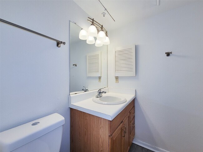 Building Photo - 8435 Hearth Dr