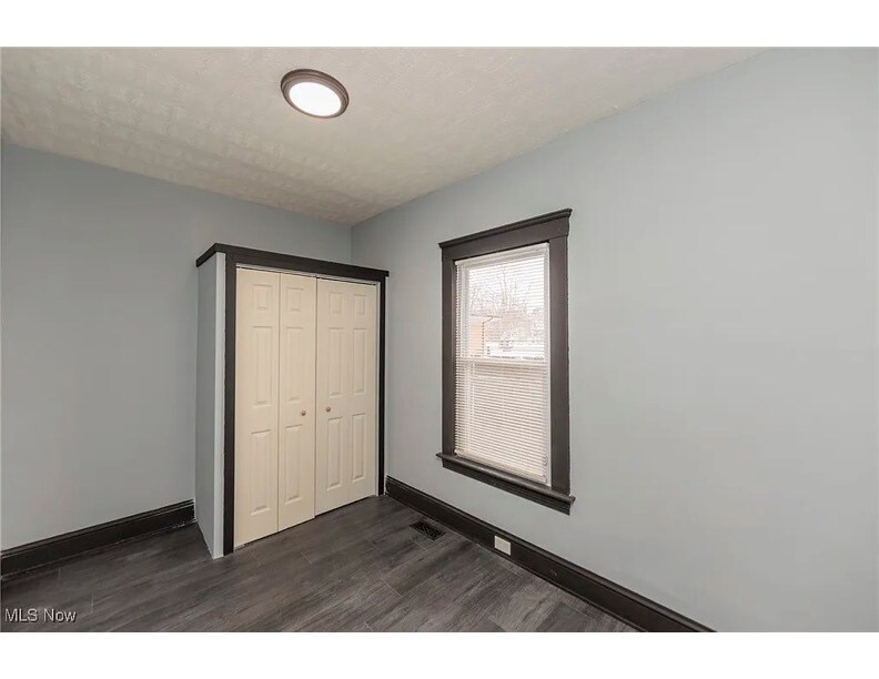Building Photo - 1431 Rowley Ave