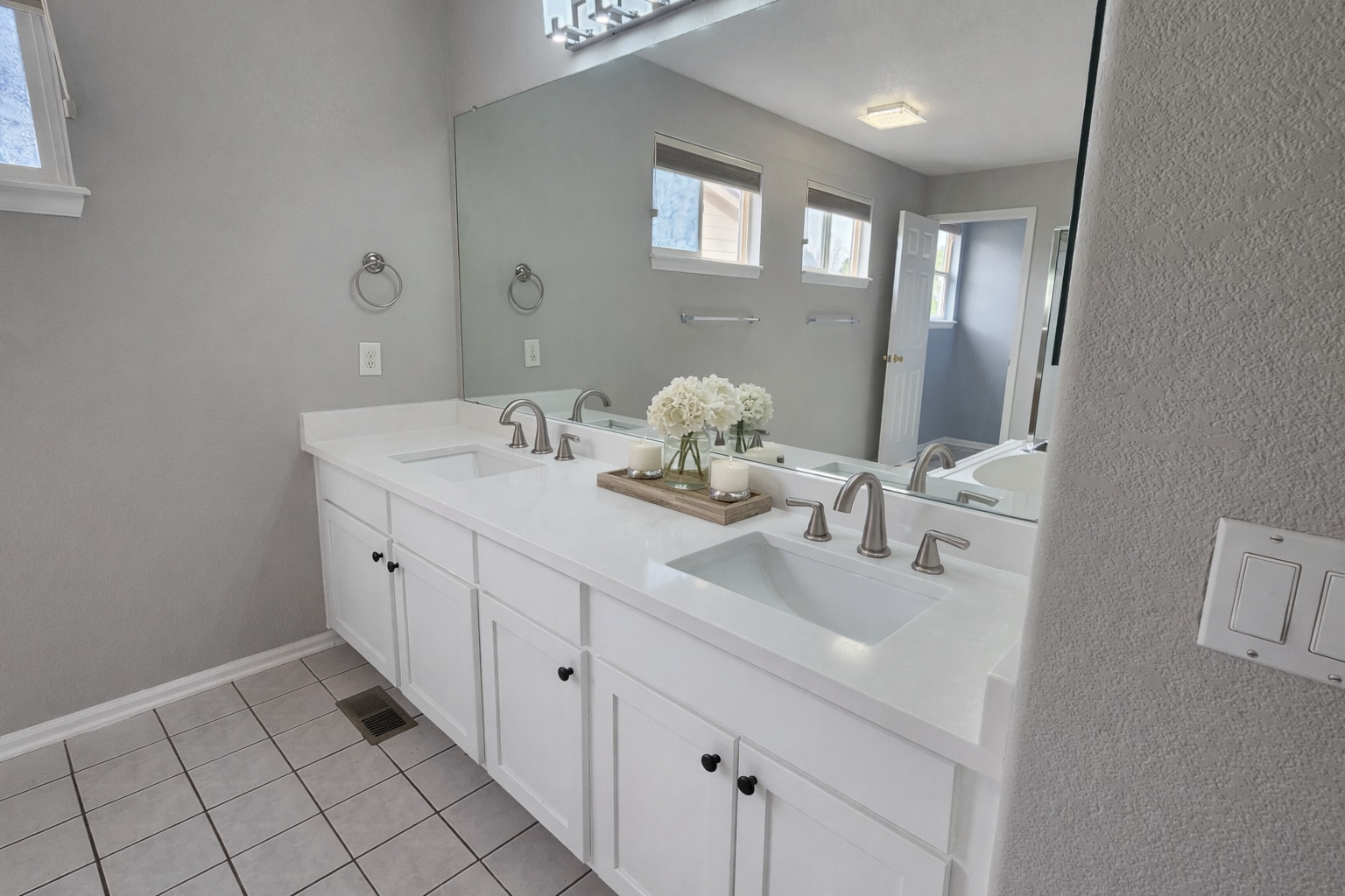 Master Bathroom (Virtual staging by ChatGPT) - 10445 Cheetah Winds