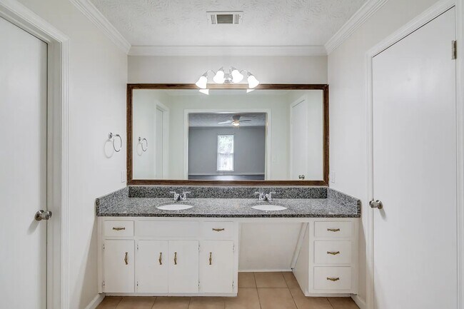 Building Photo - 4905 Wade Valley Way