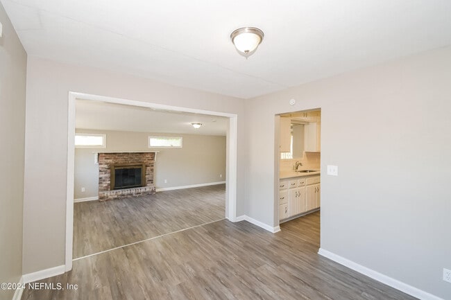 Building Photo - 6238 Green Pine Ln