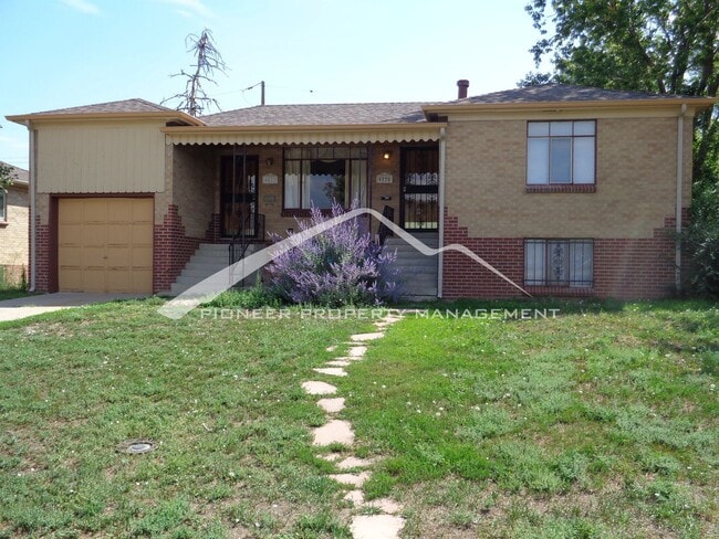 Primary Photo - Spacious Duplex with Central AC and Washer...