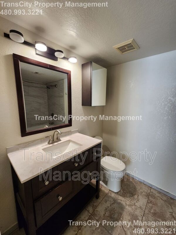 Building Photo - 839 S Westwood