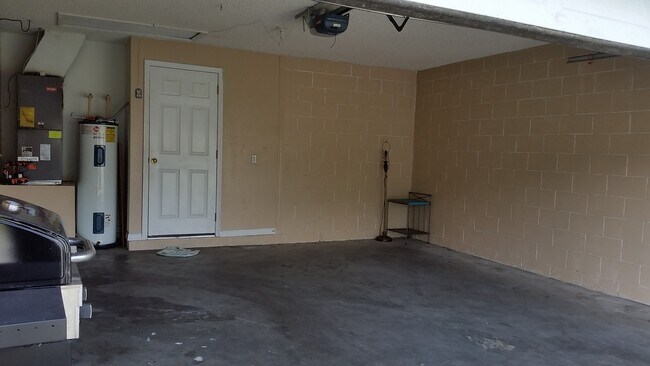 Building Photo - 8522 Rainbow Ave