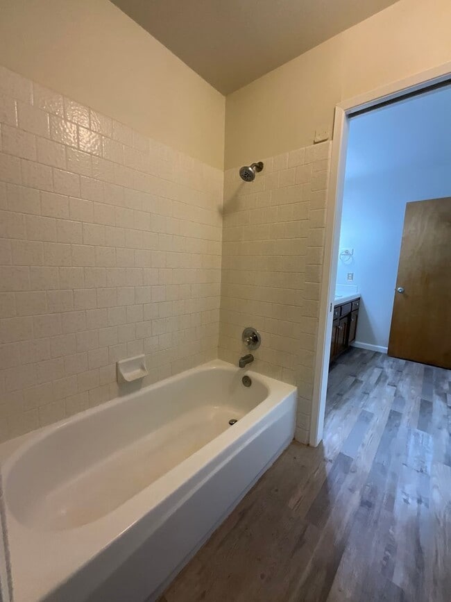 Building Photo - Charming home nestled in desirable Northea...
