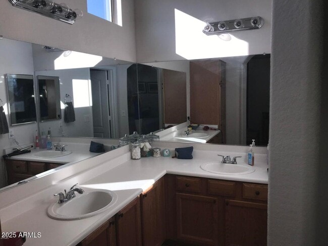 Building Photo - 2725 E Mine Creek Rd