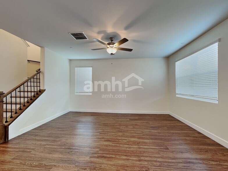 Building Photo - 12526 N 60th Ave