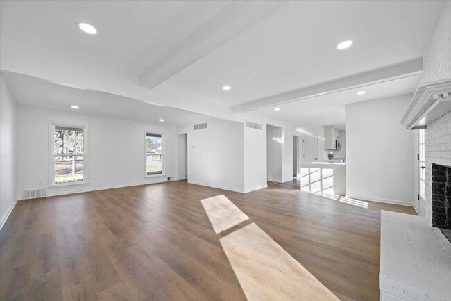 Building Photo - 1676 Miller Farms Rd