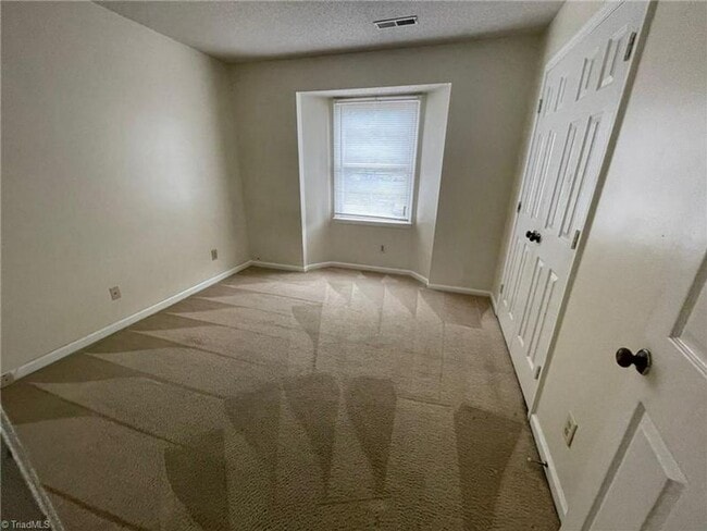 Building Photo - COMING SOON!! 2 BED 2 BATH CONDO!