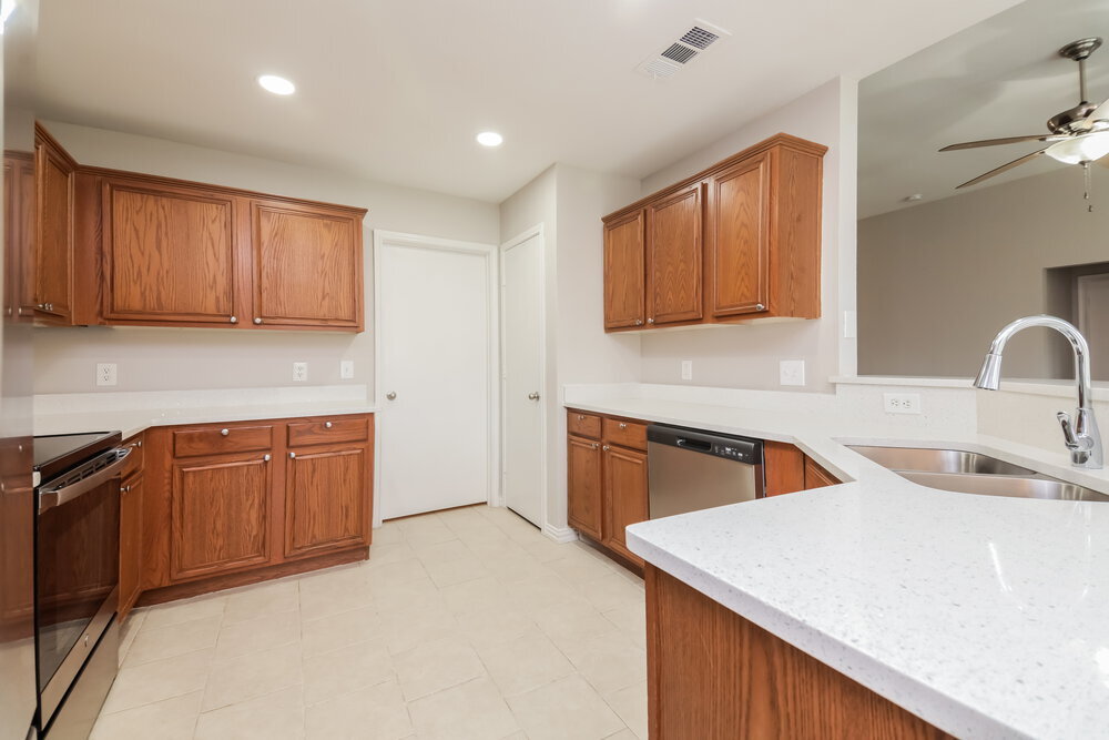 Building Photo - 708 Mackenzi Dr