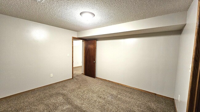 Building Photo - 4 bed, 3 bath Home w/ 2 car garage in Hays...