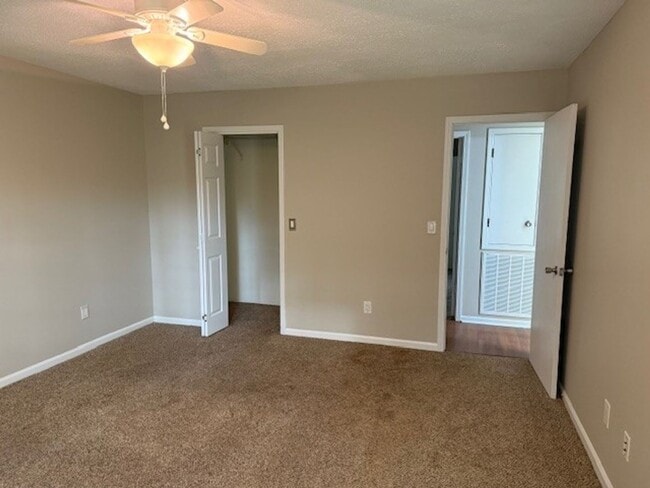 Building Photo - Nice 3 Bed 2 Bath Available Now!