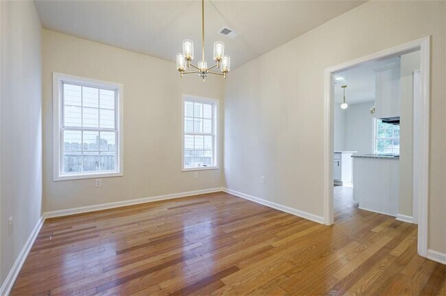 Building Photo - 1040 Hubbard St SW