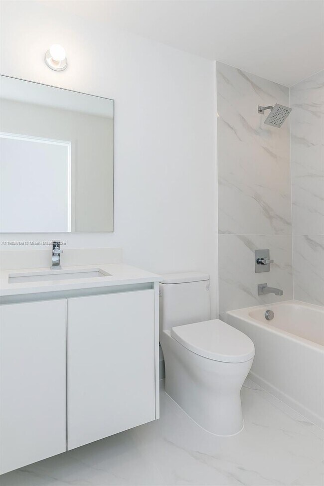 Building Photo - 700 NE 24th St