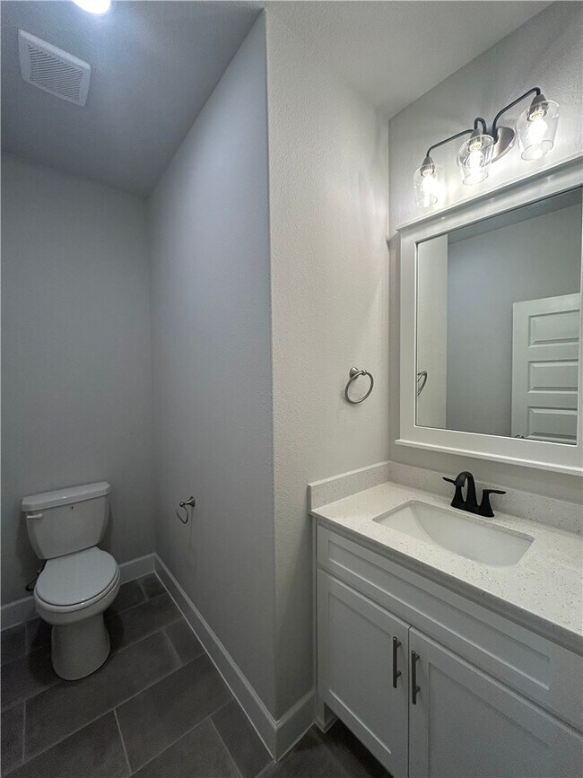 Building Photo - 2304 Salmon St