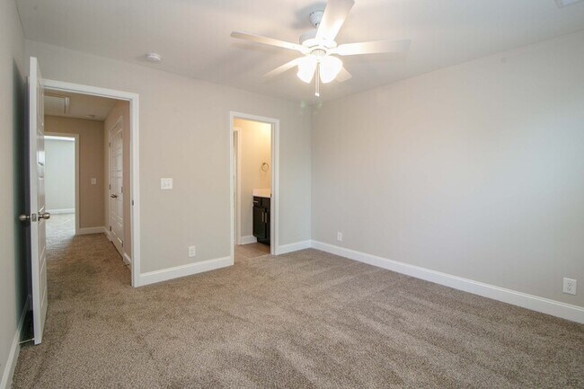 Building Photo - 220 Drayton Dr