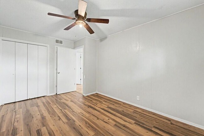 Building Photo - 514 N 8th St