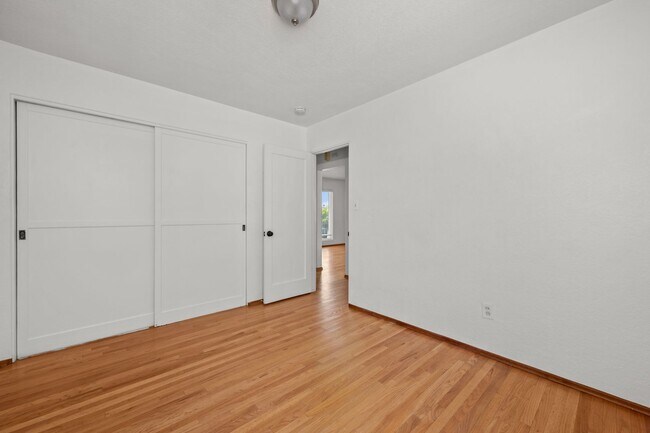 Building Photo - 6467 Cleo St