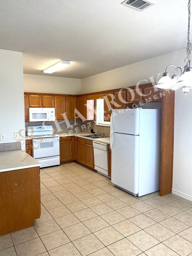 Building Photo - Surrey Ridge Duplex