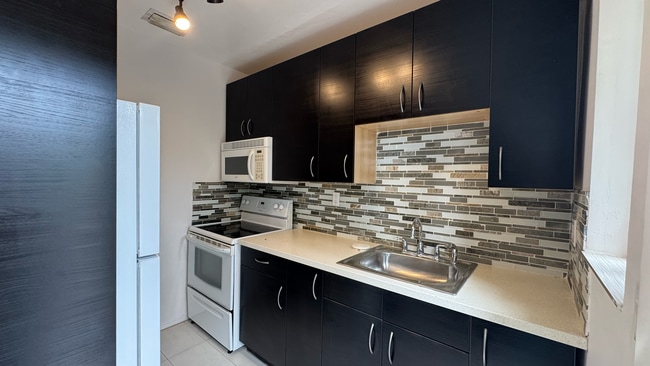 Building Photo - Biscayne Park Duplex