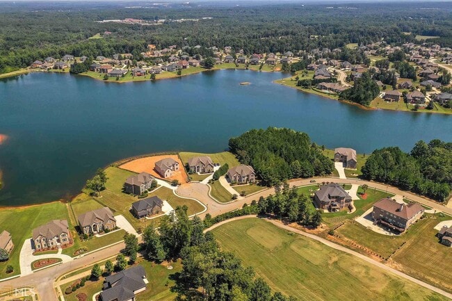 Building Photo - 2481 Lake Erma Dr