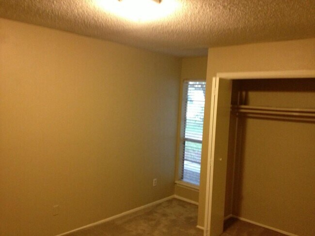 Building Photo - 107 Meteor Dr