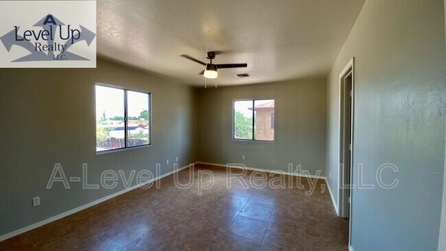 Building Photo - 208 E Yavapai Rd