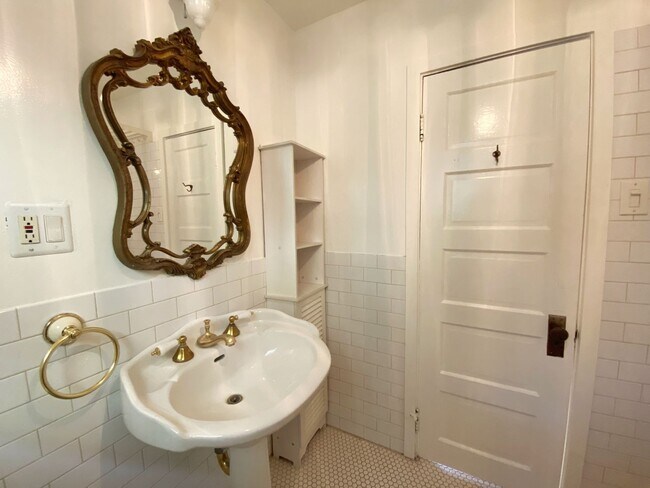 Building Photo - Hillside Los Feliz Cottage w/ Yard, Parking *ALL UTILITIES INCLUDED*