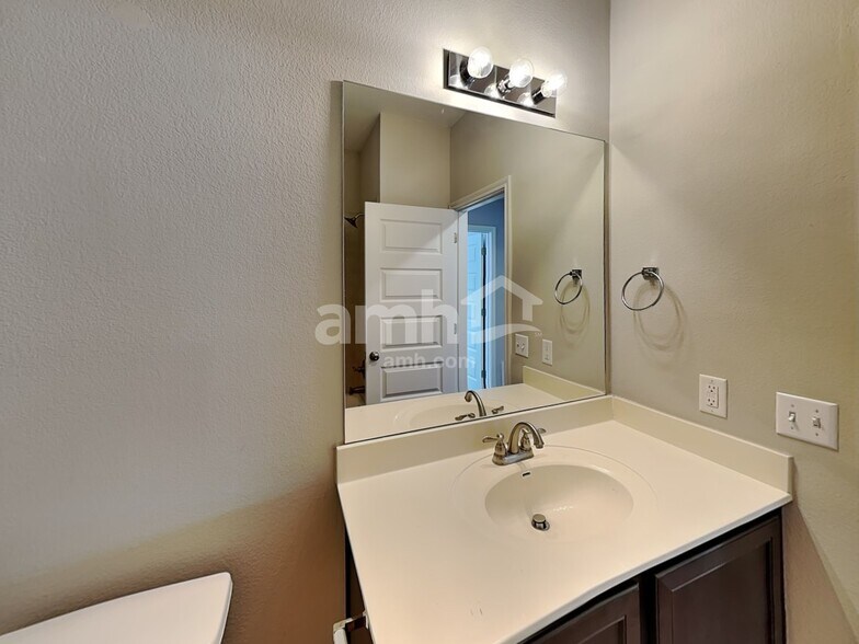 Building Photo - 8110 Cottage Rose Dr