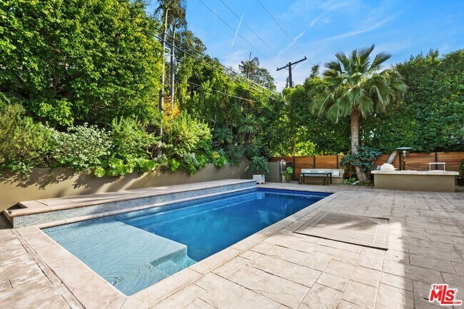 Building Photo - 2108 San Ysidro Dr