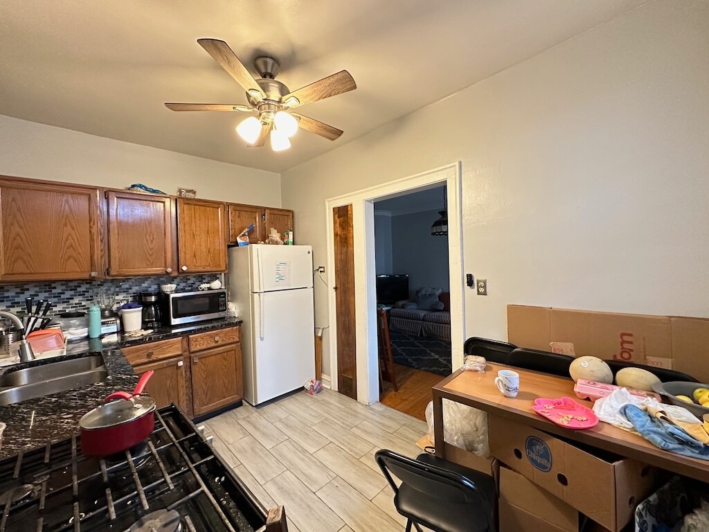 Building Photo - 5642 N Kimball Ave