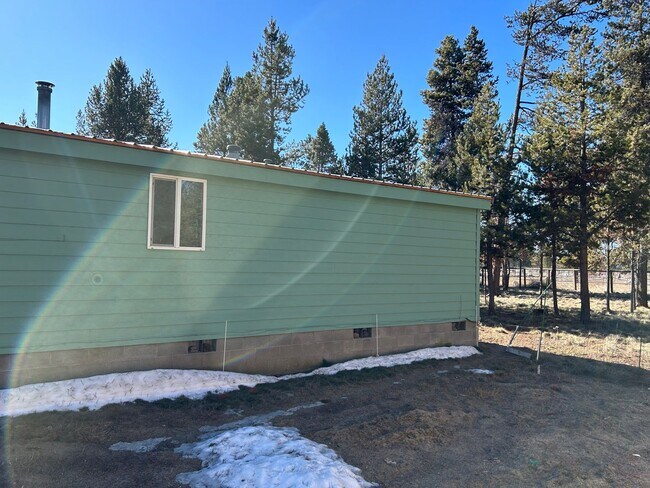 Building Photo - 52405 Antler Ln