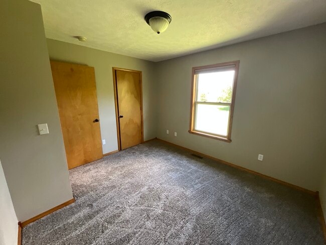 Building Photo - 740 Jefferson Ct
