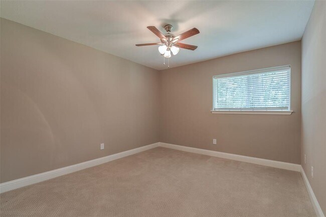 Building Photo - 144 S Deerfoot Cir