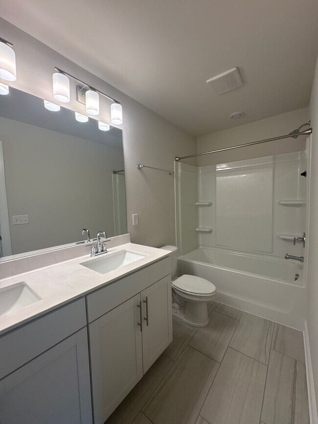 Building Photo - 3 Bedroom, 2.5 Bath and 2 Car Garage in Lebanon! $500 OFF FIRST MONTH’S RENT!