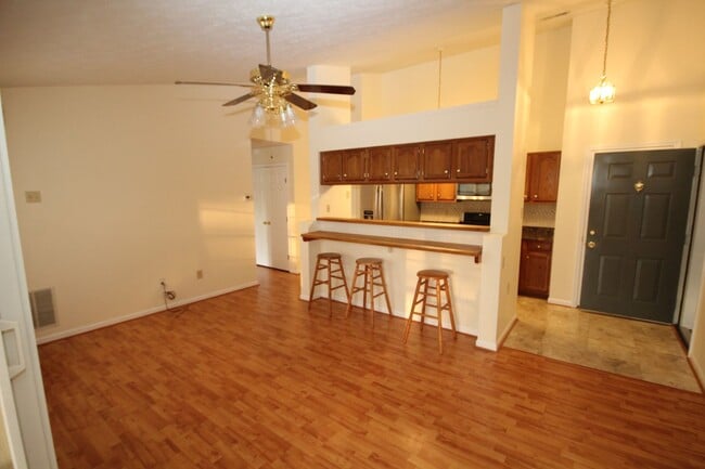 Building Photo - 1002 Jessicas Ct