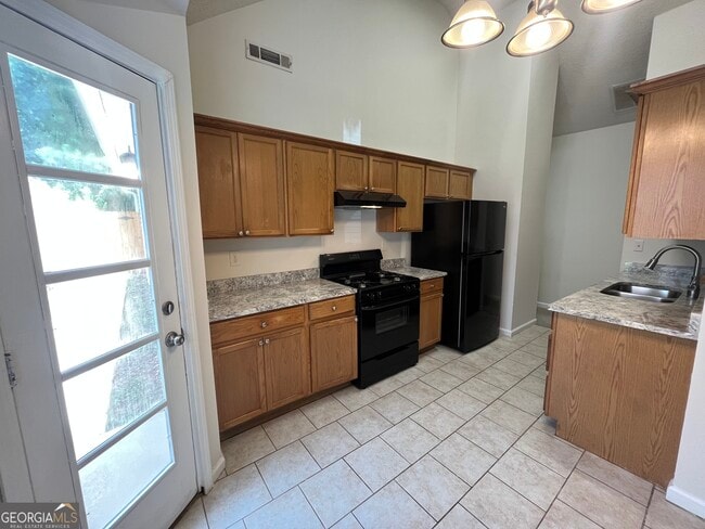 Building Photo - 3694 Sapphire Ct