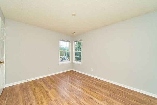 Building Photo - Sweet 3 Bedroom 2.5 Bath in Popular Maple Grove Estates