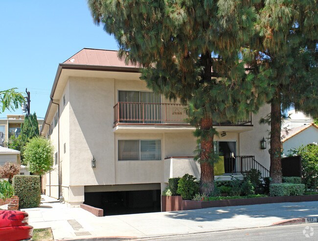 Primary Photo - 617 N Sweetzer Ave