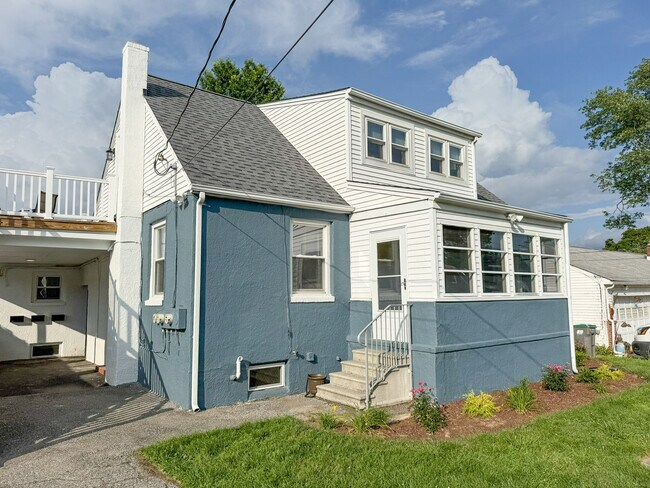 Building Photo - 309 W Holly Oak Rd