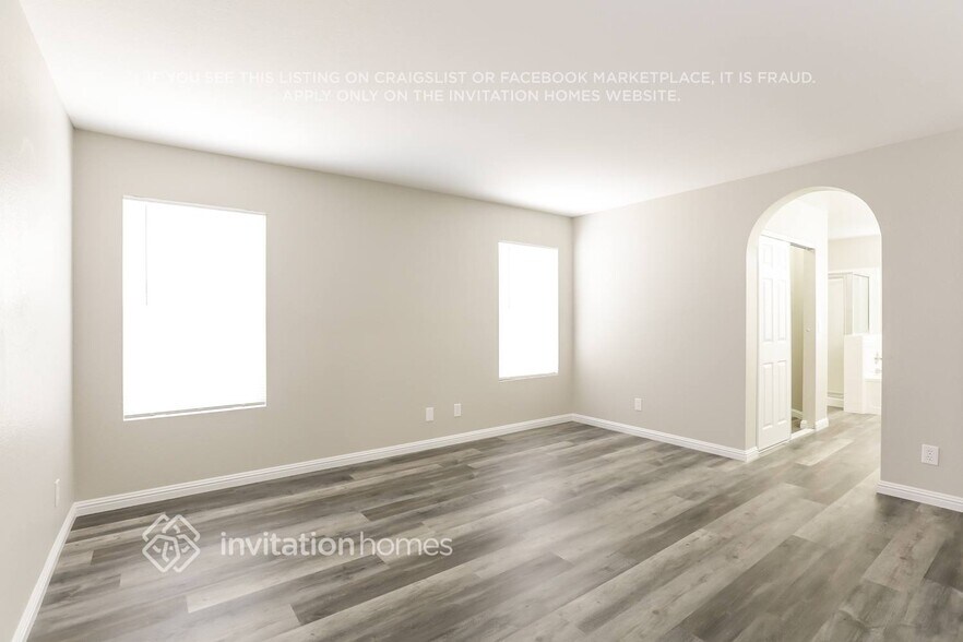 Building Photo - 1400 Desert Hills Dr