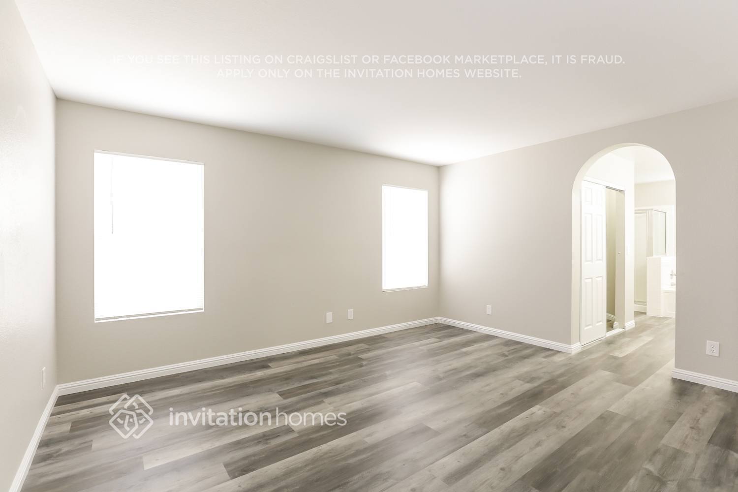Building Photo - 1400 Desert Hills Dr