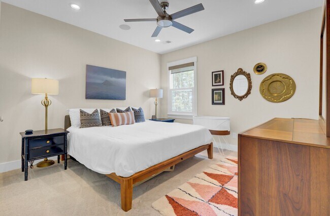 Building Photo - Impressive 4 bedroom home + office with el...